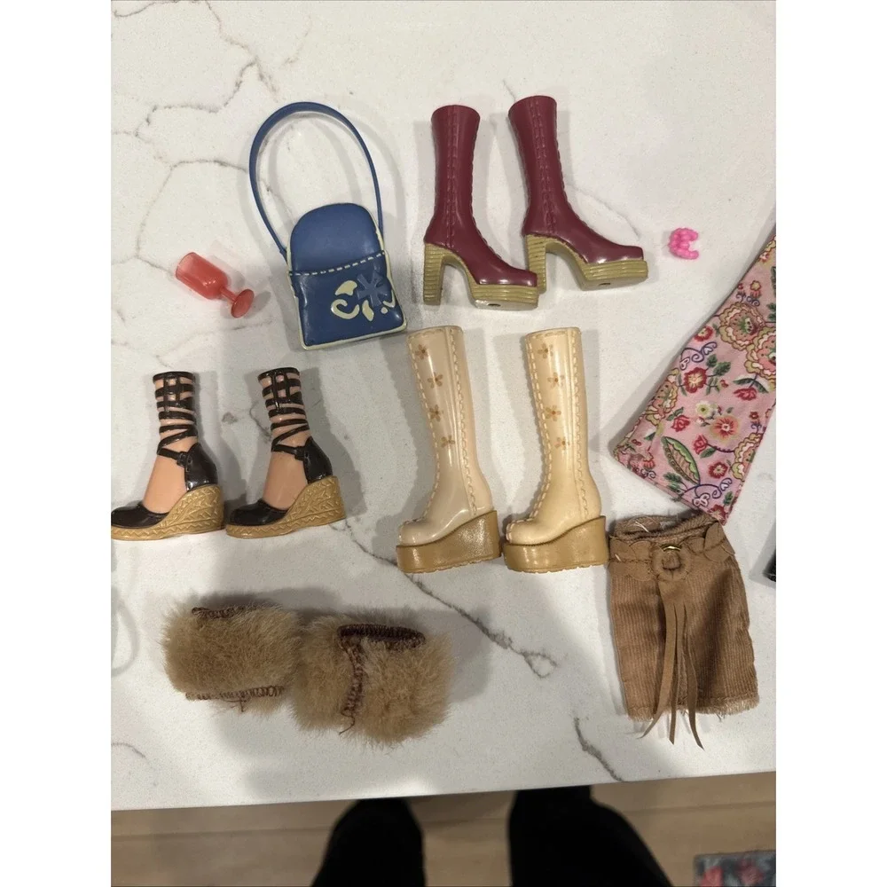 Lot Of 4 Mattel My Scene 1999 Dolls, Cloths And Accessories!